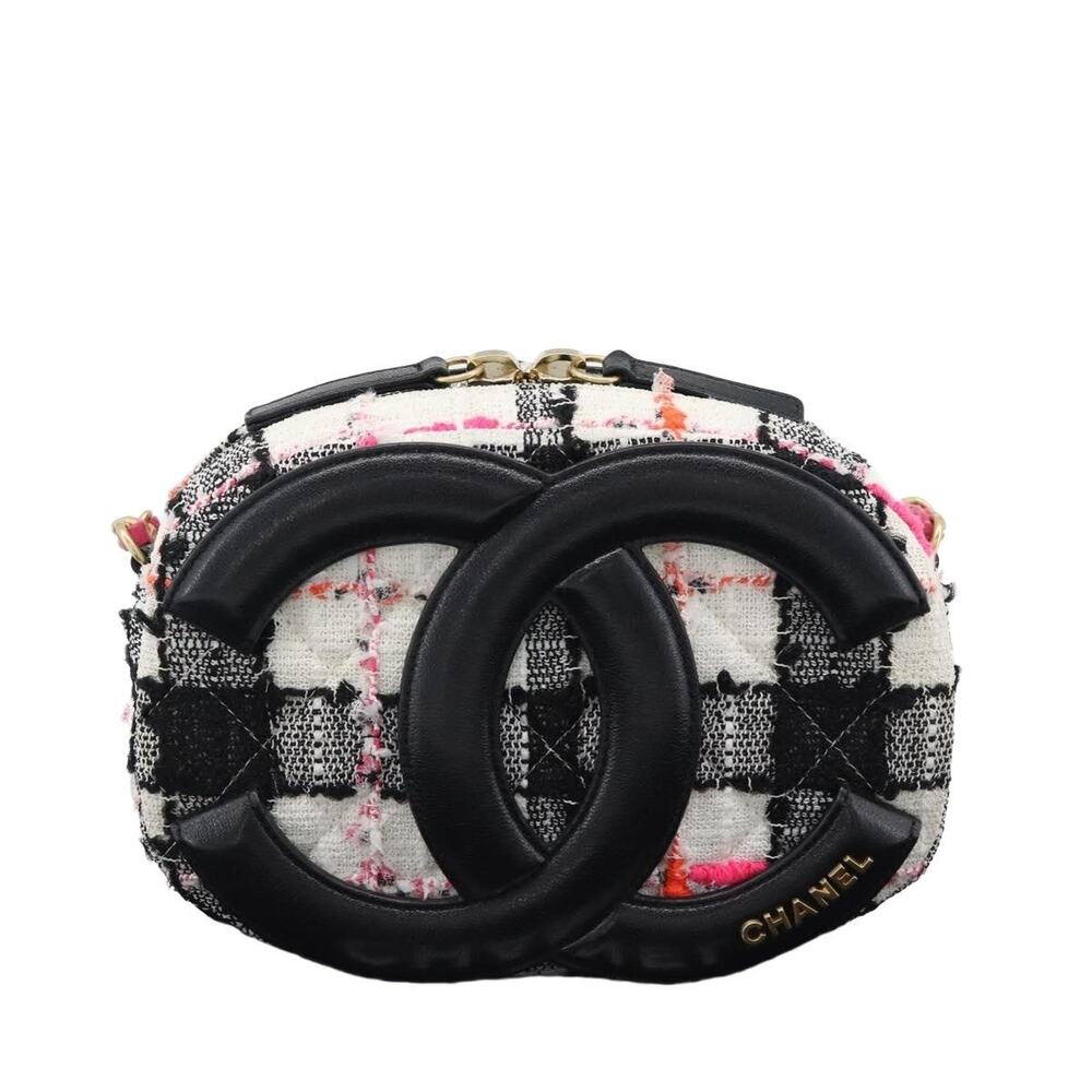 Chanel Matelasse Chain Shoulder Bag White